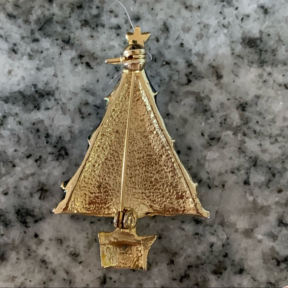 Christmas Tree 🎄 Pin - Picture 3 of 3